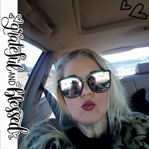 Meet your Posher, Kelly